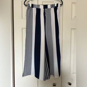 Forever 21 Navy and White Striped Crop pants
